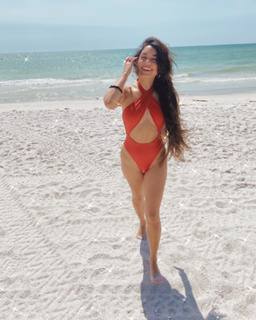 Vanessa Hudgens feet photo thumbnail