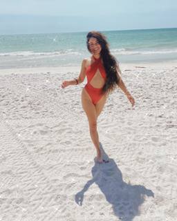 Vanessa Hudgens feet photo thumbnail