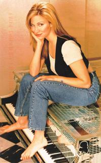 Debbie Gibson feet photo thumbnail