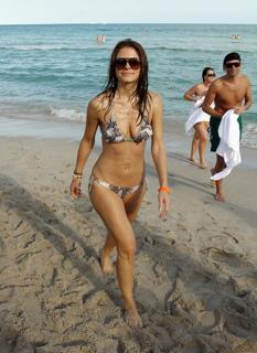 Maria Menounos feet photo thumbnail