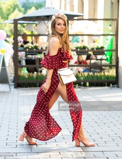 Lola Weippert feet photo thumbnail