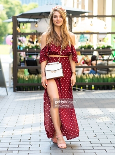 Lola Weippert feet photo thumbnail