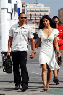 Nicole Scherzinger feet photo thumbnail