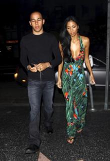Nicole Scherzinger feet photo thumbnail