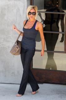 Victoria Beckham feet photo thumbnail