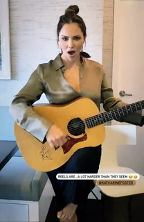 Katharine McPhee feet photo thumbnail