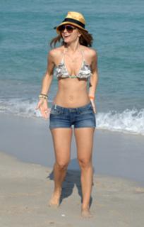 Maria Menounos feet photo thumbnail