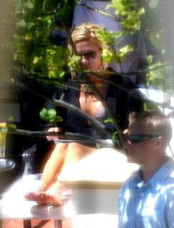 Victoria Beckham feet photo thumbnail