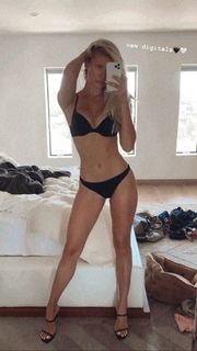 Josie Marie Canseco feet photo thumbnail