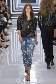 Taylor Hill feet photo thumbnail
