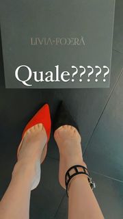 Ilary Blasi feet photo thumbnail