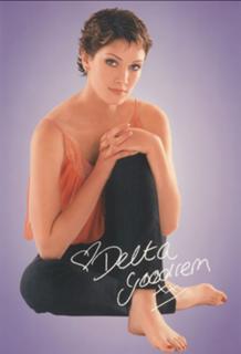 Delta Goodrem feet photo thumbnail