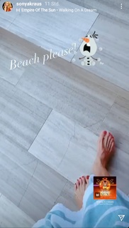 Sonya Kraus feet photo thumbnail