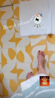 Sonya Kraus feet photo thumbnail