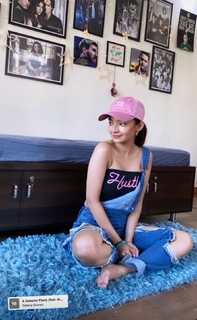 Anushka Sen feet photo thumbnail