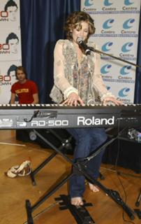 Delta Goodrem feet photo thumbnail