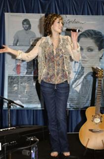 Delta Goodrem feet photo thumbnail