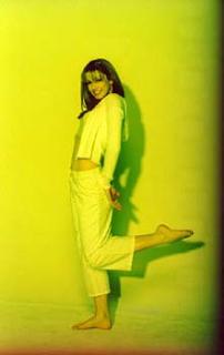 Delta Goodrem feet photo thumbnail
