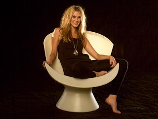 Delta Goodrem feet photo thumbnail