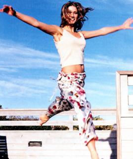 Delta Goodrem feet photo thumbnail