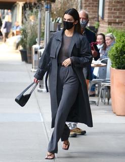 Kendall Jenner feet photo thumbnail