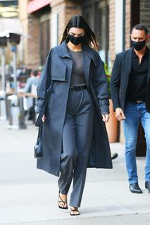 Kendall Jenner feet photo thumbnail