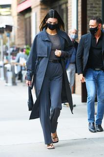 Kendall Jenner feet photo thumbnail