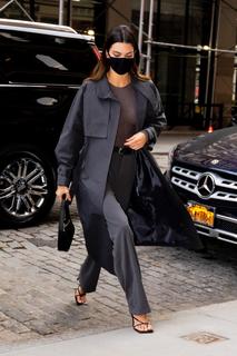 Kendall Jenner feet photo thumbnail