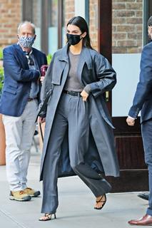 Kendall Jenner feet photo thumbnail