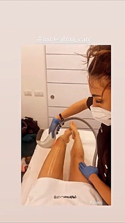 Elena Santarelli feet photo thumbnail