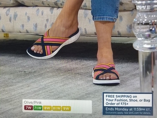 Courtney Khondabi feet photo thumbnail