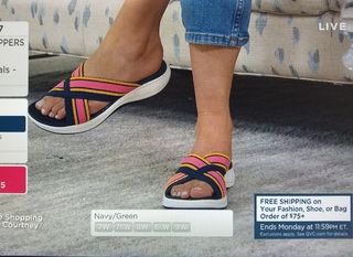 Courtney Khondabi feet photo thumbnail