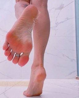 Alaine Crissiê feet photo thumbnail