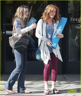 Gillian Jacobs feet photo thumbnail