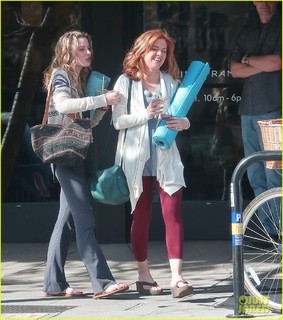 Gillian Jacobs feet photo thumbnail