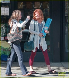 Gillian Jacobs feet photo thumbnail