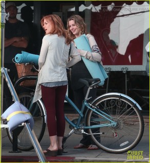 Gillian Jacobs feet photo thumbnail