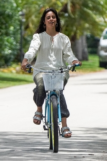 Camila Cabello feet photo thumbnail