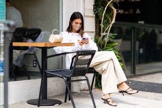 Kendall Jenner feet photo thumbnail