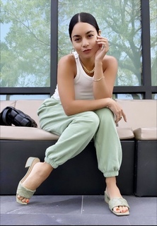 Vanessa Hudgens feet photo thumbnail