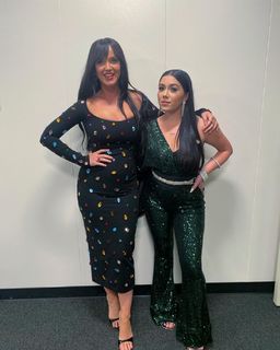 Katy Perry feet photo thumbnail