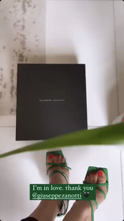 Xenia Tchoumitcheva feet photo thumbnail