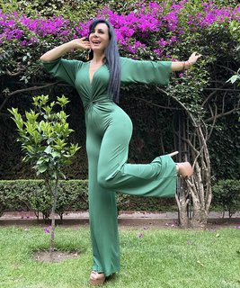 Maribel Guardia feet photo thumbnail