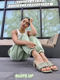 Vanessa Hudgens feet photo thumbnail