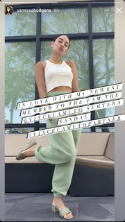 Vanessa Hudgens feet photo thumbnail