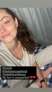 Phoebe Tonkin feet photo thumbnail