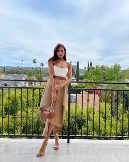 Olivia Culpo feet photo thumbnail