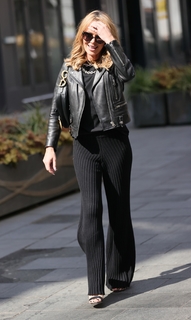 Amanda Holden feet photo thumbnail