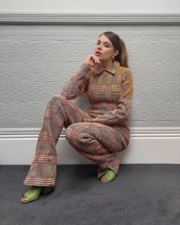 Xenia Tchoumitcheva feet photo thumbnail