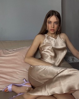 Xenia Tchoumitcheva feet photo thumbnail